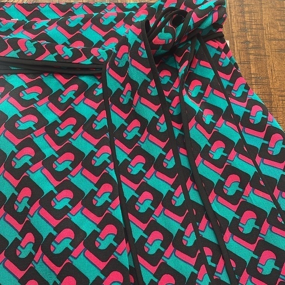 DVF Pasha 3D Chain Block Silk Shorts - Picture 9 of 13